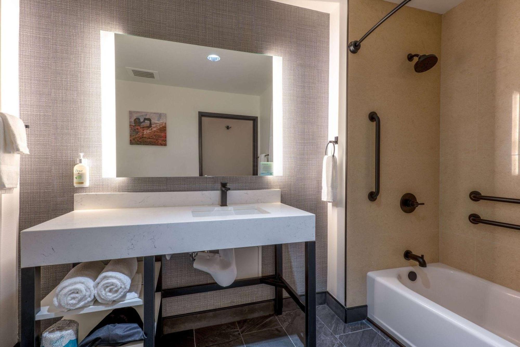La Quinta Inn & Suites By Wyndham Yucaipa 외부 사진