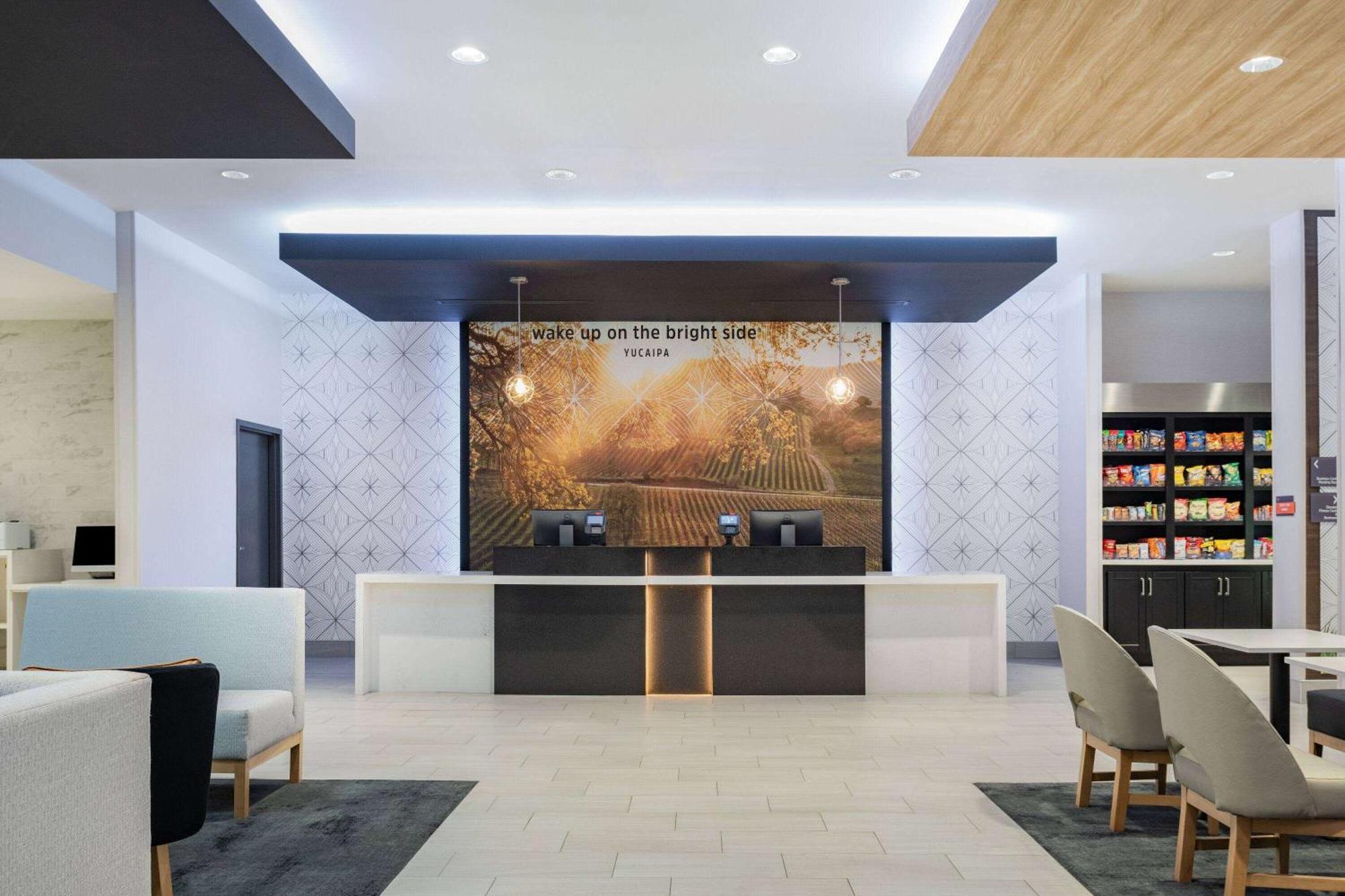 La Quinta Inn & Suites By Wyndham Yucaipa 외부 사진