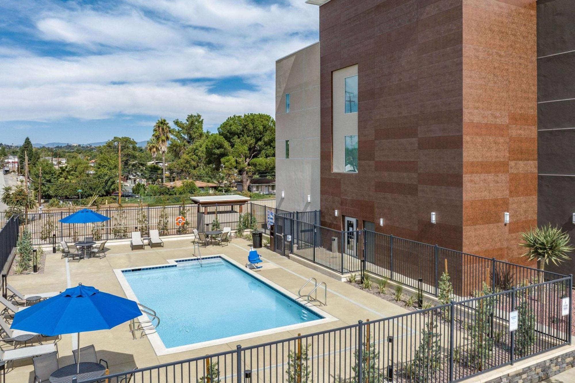 La Quinta Inn & Suites By Wyndham Yucaipa 외부 사진